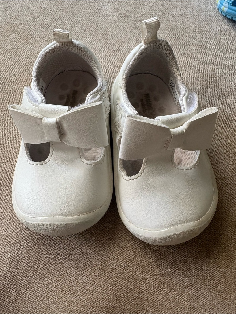 Munchkin by stride rite bow shoes